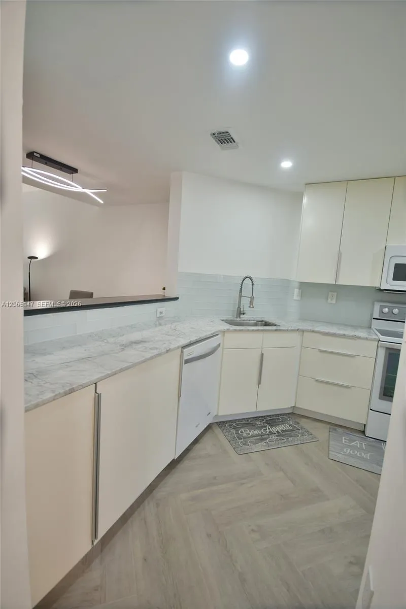 10026 Hammocks Blvd #103-6 Miami, FL 33196