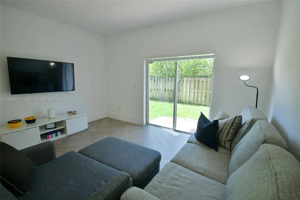 10026 Hammocks Blvd #103-6 Miami, FL 33196