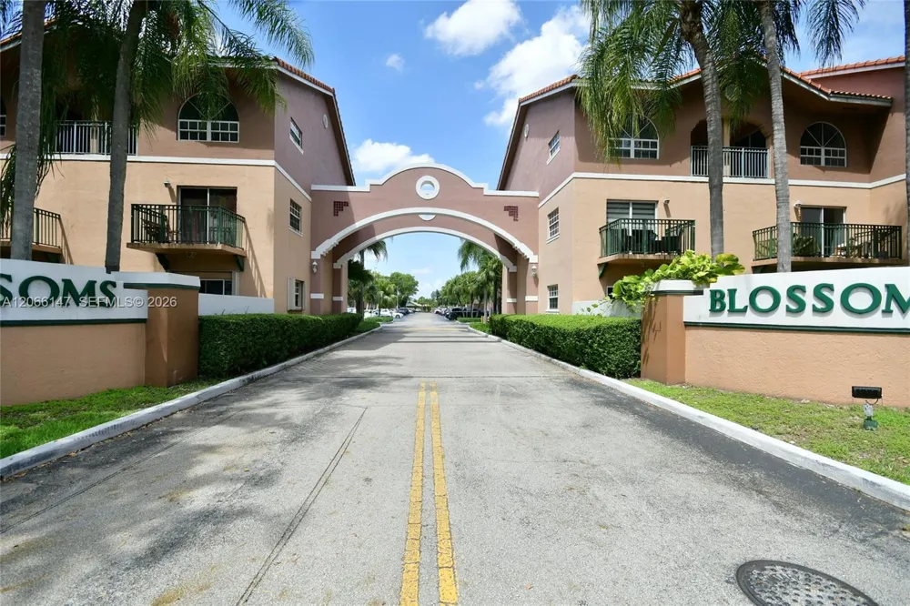 10026 Hammocks Blvd #103-6 Miami, FL 33196