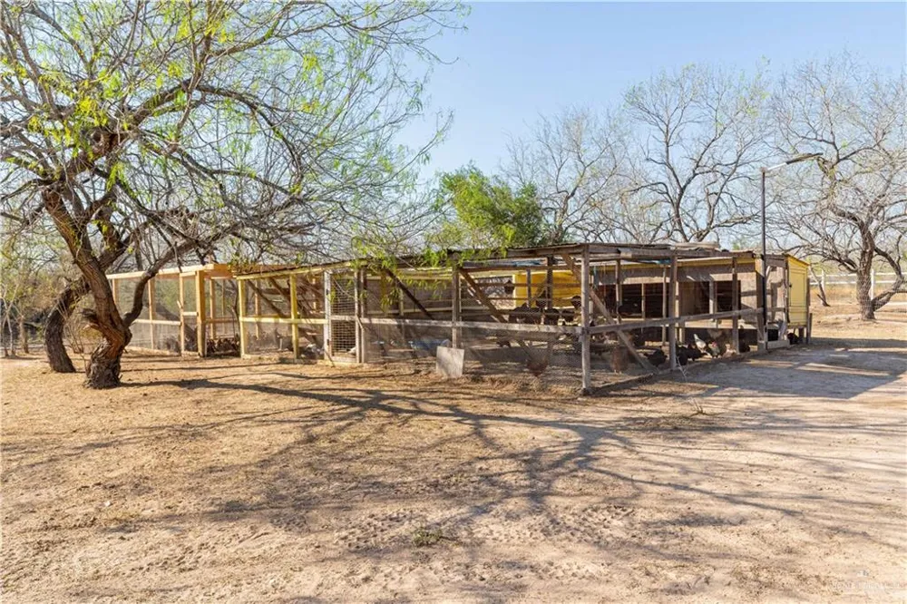 38713 FM 681 Linn, TX 78563
