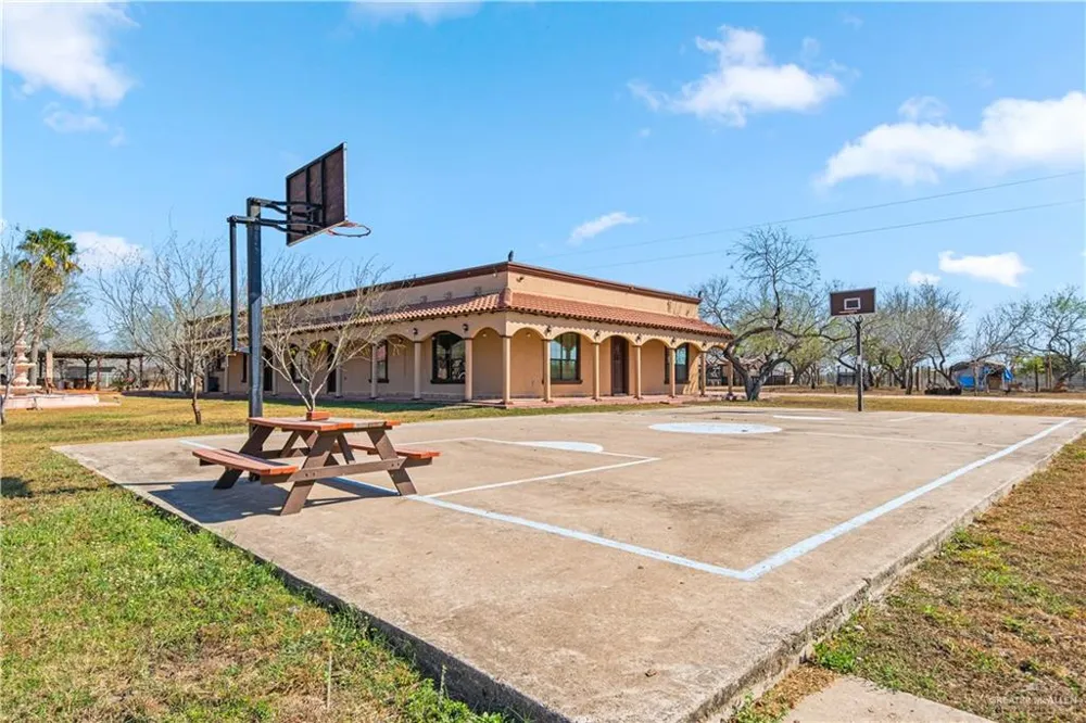 38713 FM 681 Linn, TX 78563