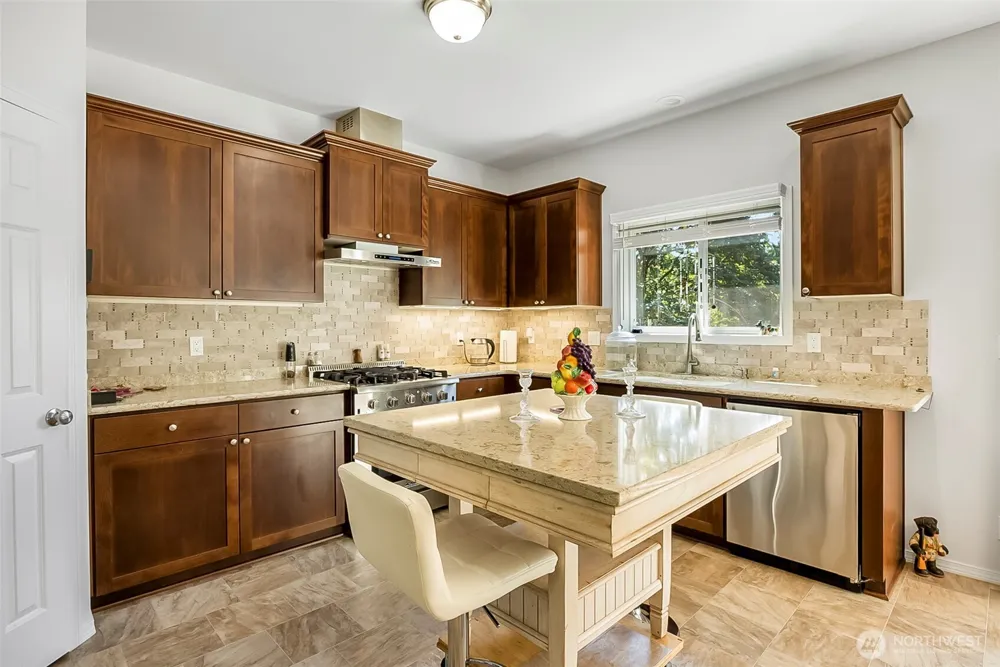 8479 E Caraway Road Port Orchard, WA 98366