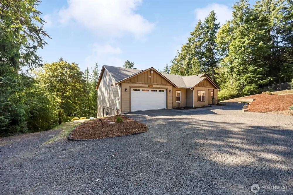 8479 E Caraway Road Port Orchard, WA 98366