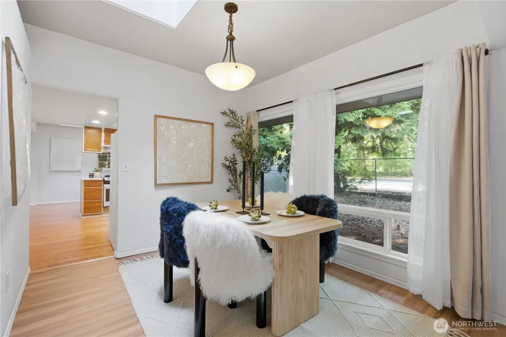 10422 165th PL NE Redmond, WA 98052
