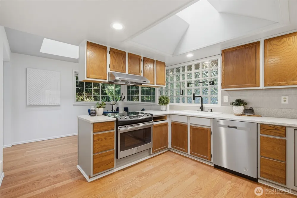 10422 165th PL NE Redmond, WA 98052