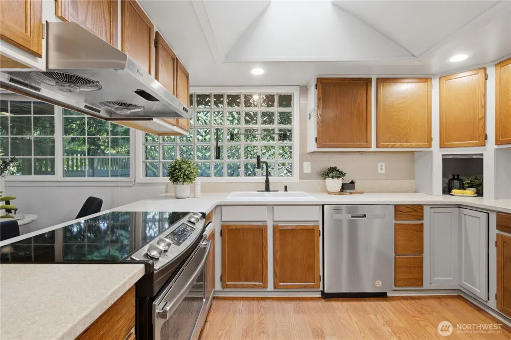 10422 165th PL NE Redmond, WA 98052