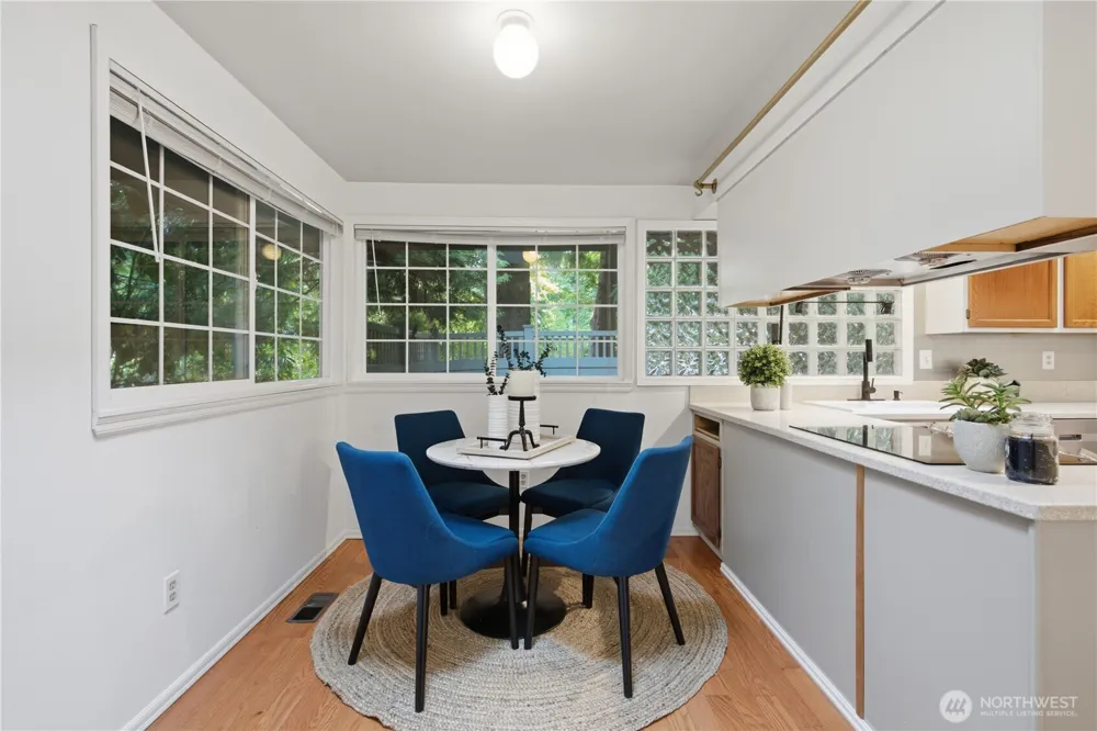 10422 165th PL NE Redmond, WA 98052