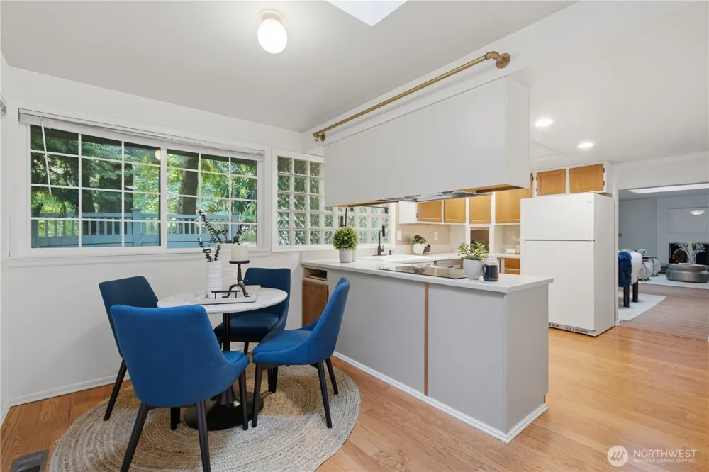 10422 165th PL NE Redmond, WA 98052