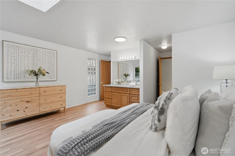 10422 165th PL NE Redmond, WA 98052
