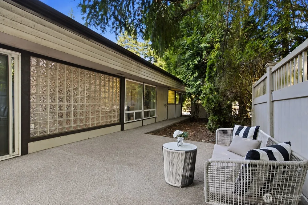 10422 165th PL NE Redmond, WA 98052