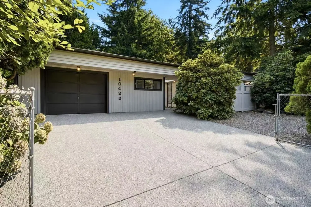10422 165th PL NE Redmond, WA 98052