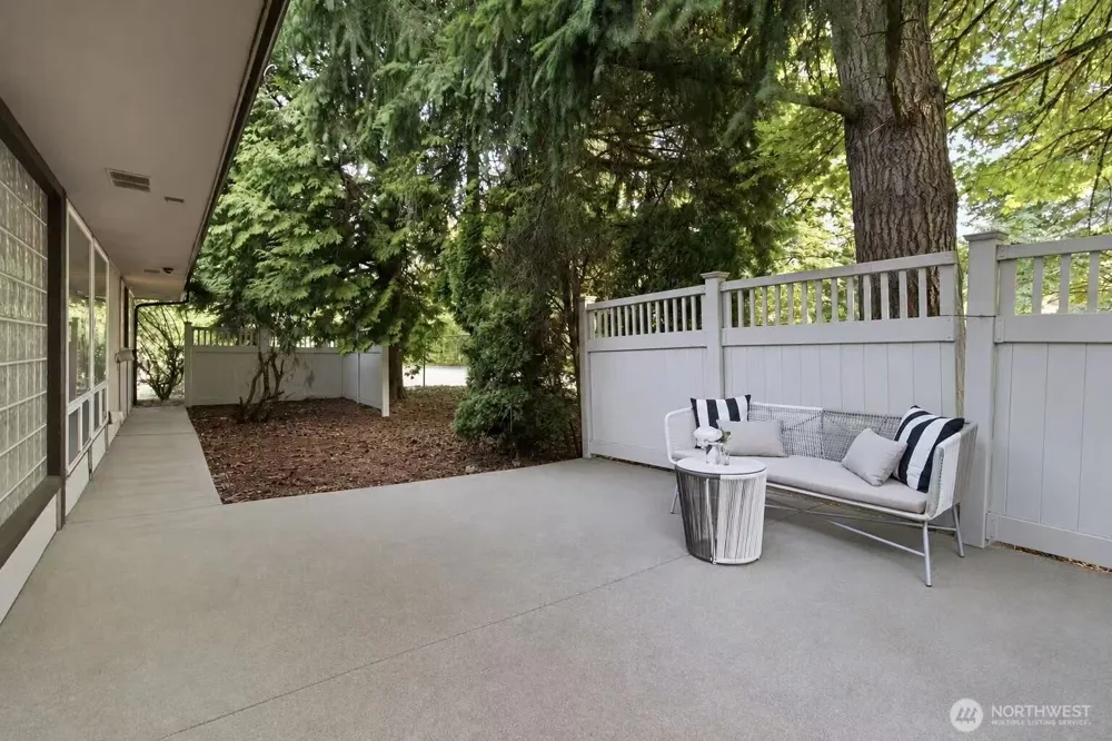 10422 165th PL NE Redmond, WA 98052