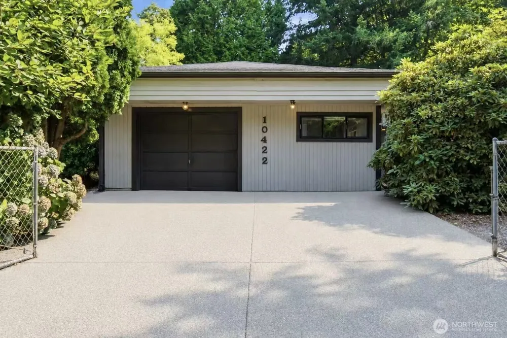 10422 165th PL NE Redmond, WA 98052