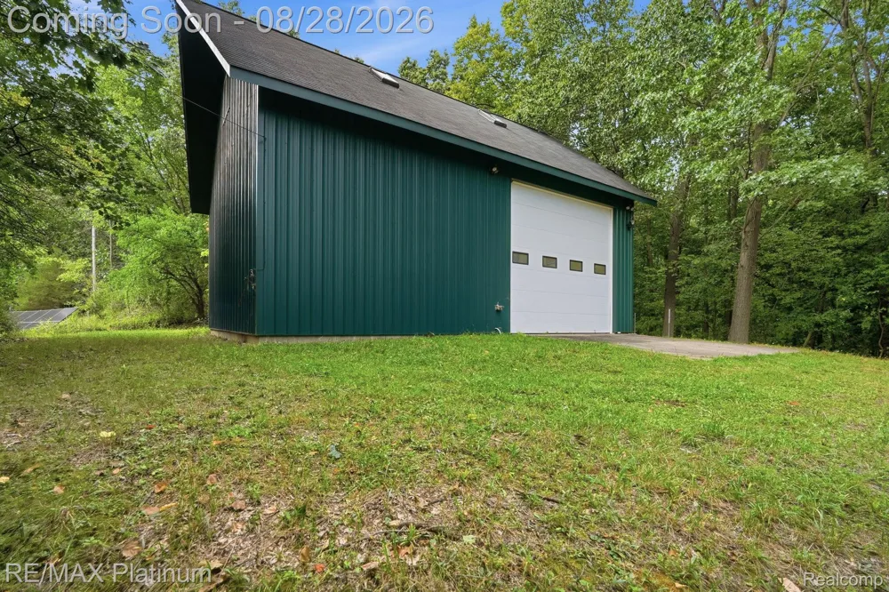 2420 Shagbark Milford Charter Township, MI 48380