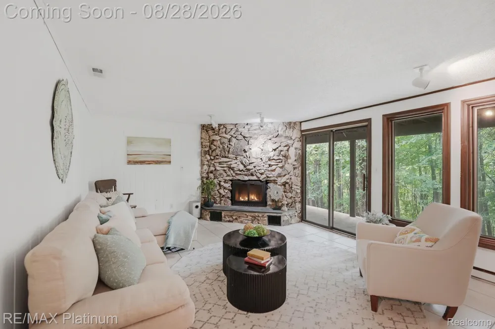 2420 Shagbark Milford Charter Township, MI 48380