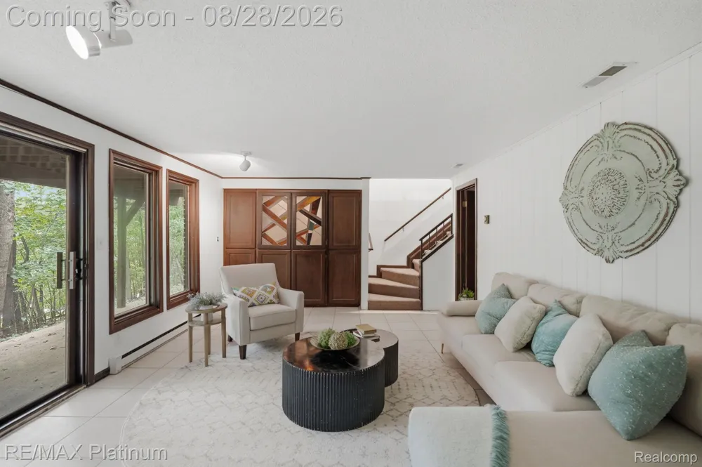 2420 Shagbark Milford Charter Township, MI 48380
