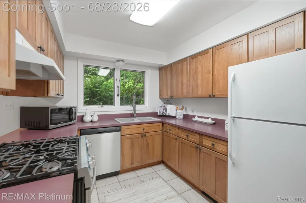 2420 Shagbark Milford Charter Township, MI 48380