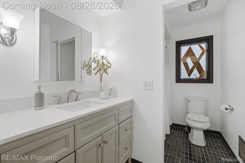 2420 Shagbark Milford Charter Township, MI 48380