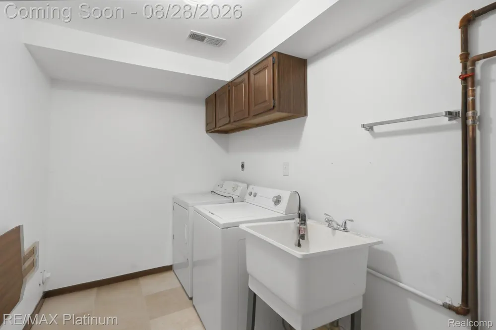 2420 Shagbark Milford Charter Township, MI 48380