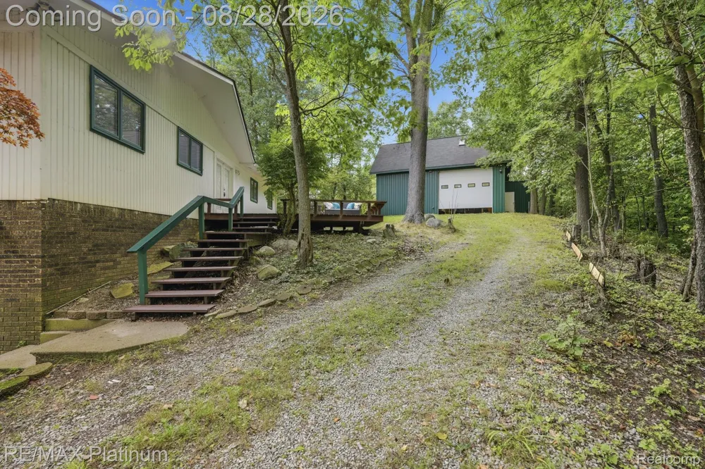 2420 Shagbark Milford Charter Township, MI 48380