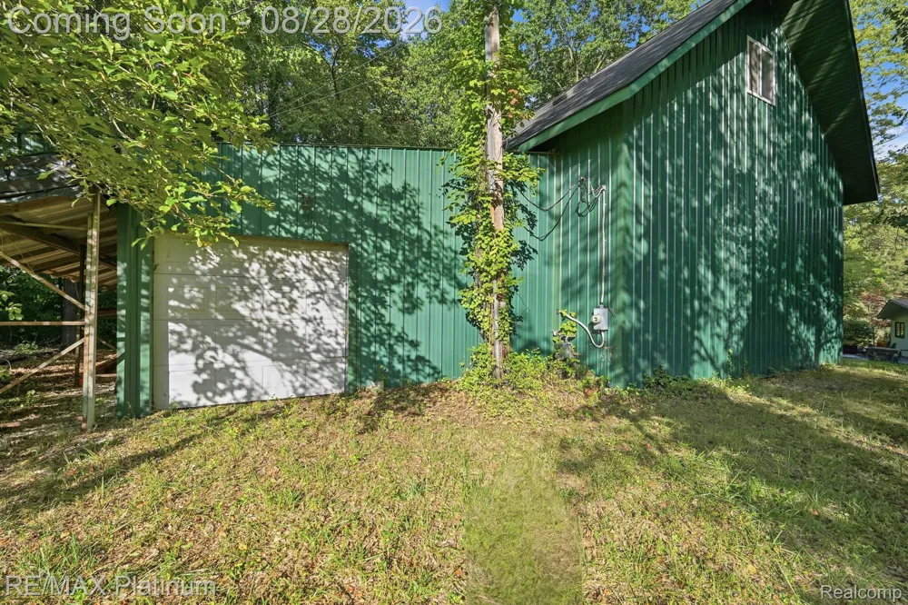 2420 Shagbark Milford Charter Township, MI 48380