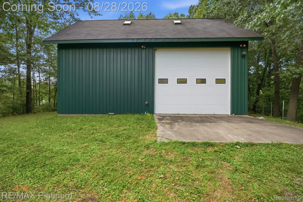 2420 Shagbark Milford Charter Township, MI 48380