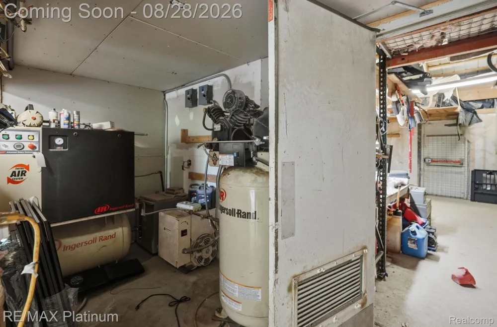 2420 Shagbark Milford Charter Township, MI 48380
