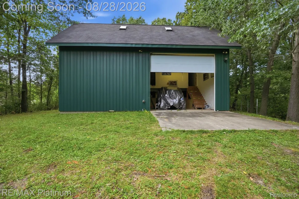 2420 Shagbark Milford Charter Township, MI 48380