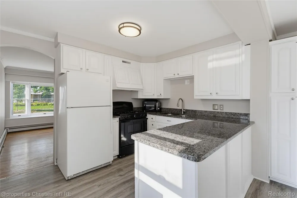 2424 Dallas Avenue Royal Oak City, MI 48067