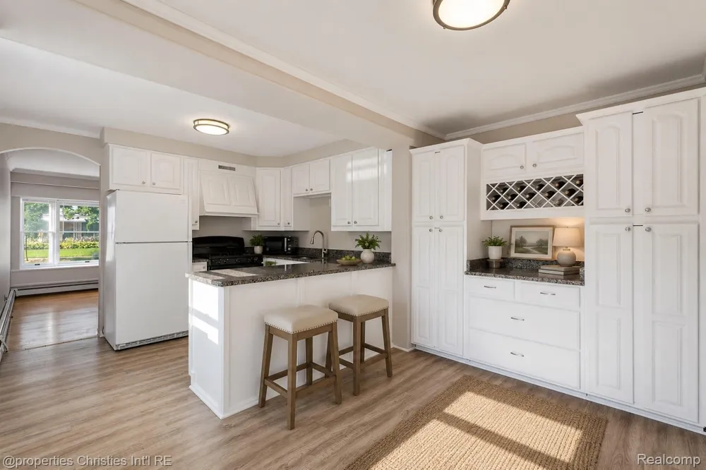 2424 Dallas Avenue Royal Oak City, MI 48067
