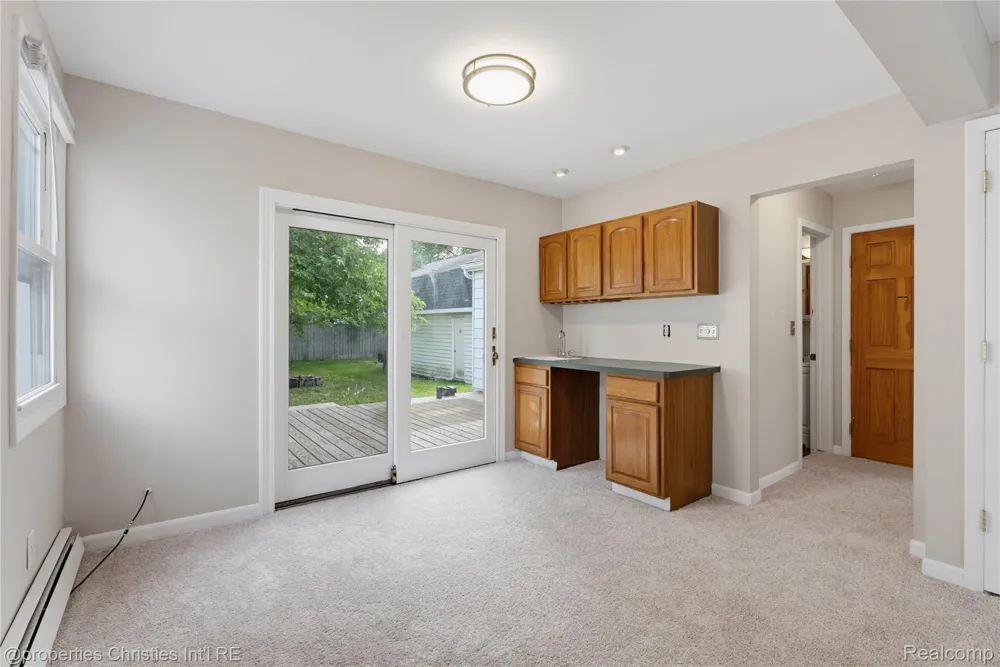 2424 Dallas Avenue Royal Oak City, MI 48067