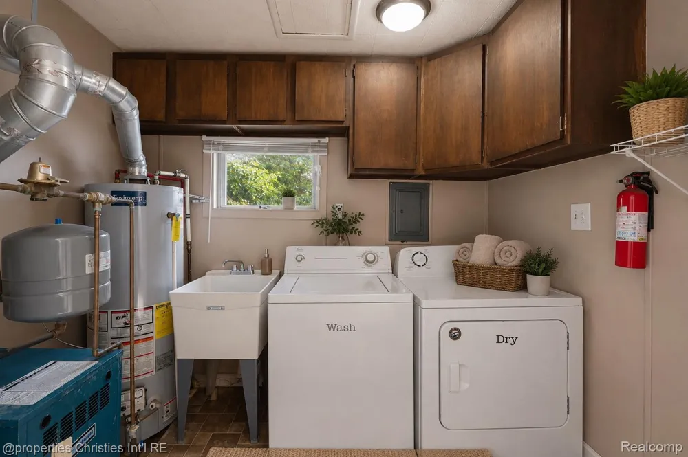2424 Dallas Avenue Royal Oak City, MI 48067