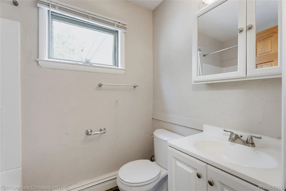 2424 Dallas Avenue Royal Oak City, MI 48067