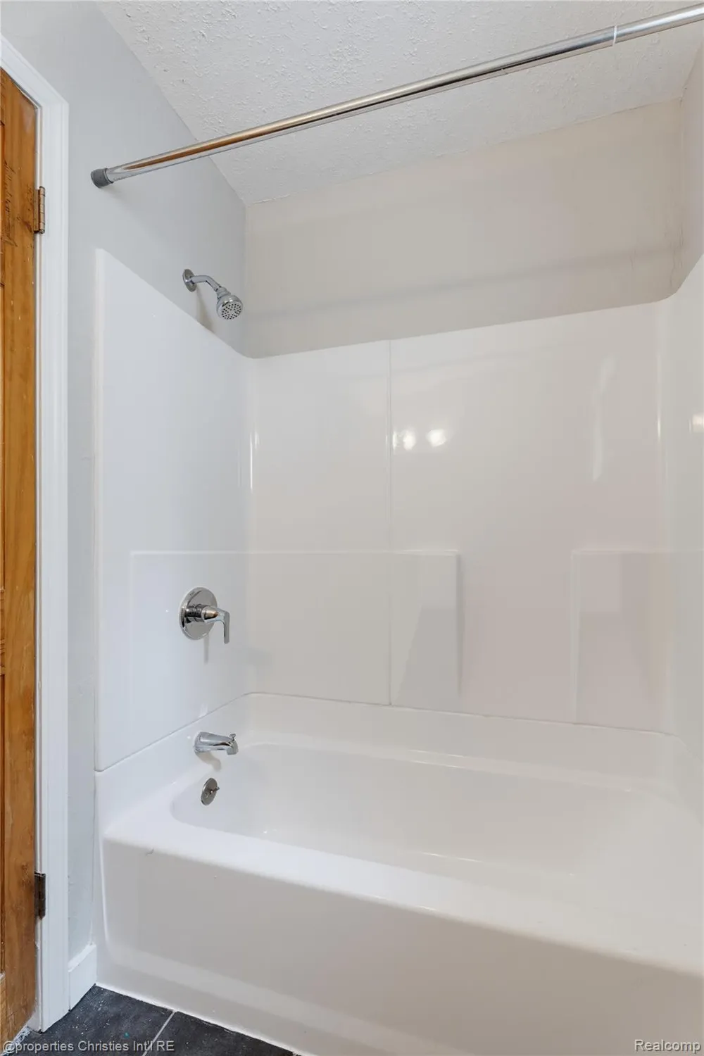 2424 Dallas Avenue Royal Oak City, MI 48067