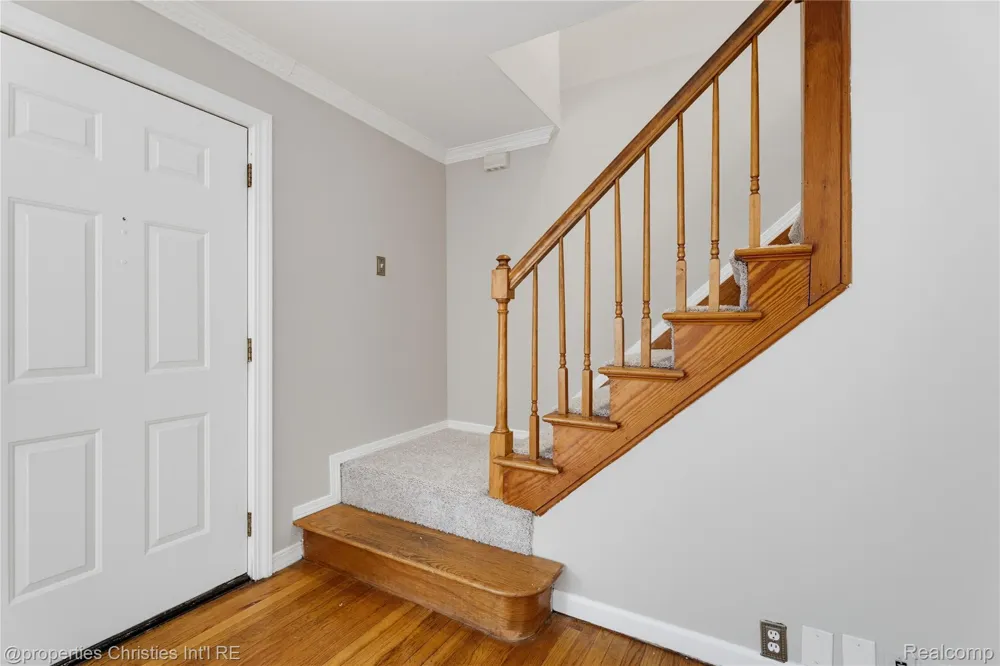 2424 Dallas Avenue Royal Oak City, MI 48067