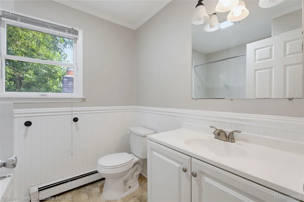 2424 Dallas Avenue Royal Oak City, MI 48067