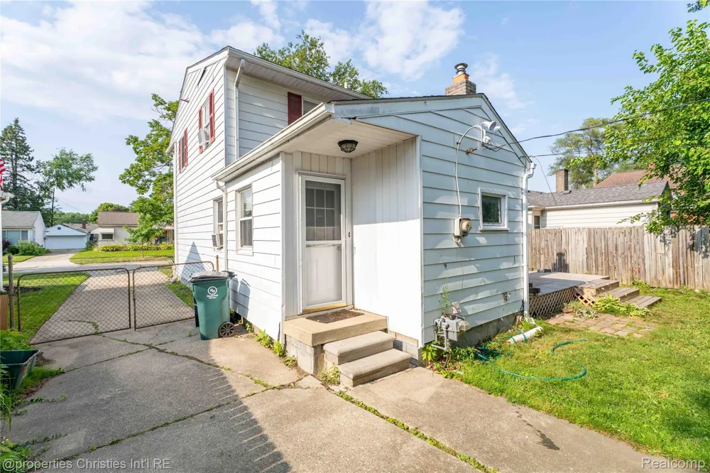 2424 Dallas Avenue Royal Oak City, MI 48067
