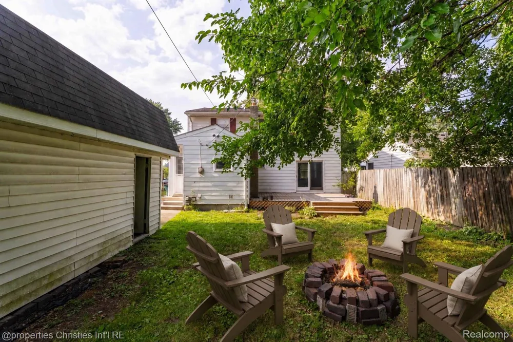2424 Dallas Avenue Royal Oak City, MI 48067