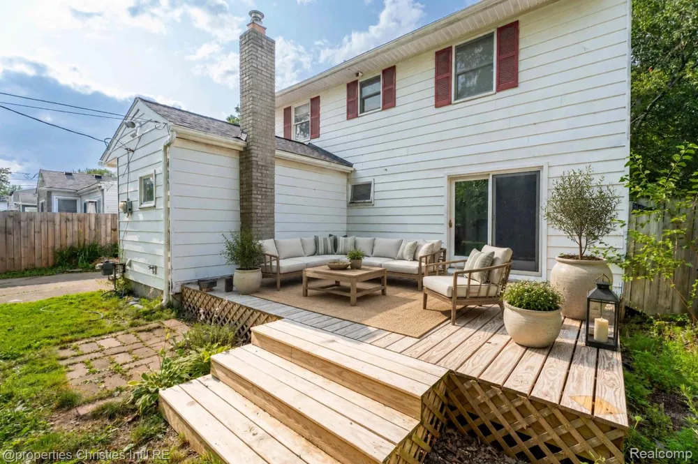 2424 Dallas Avenue Royal Oak City, MI 48067