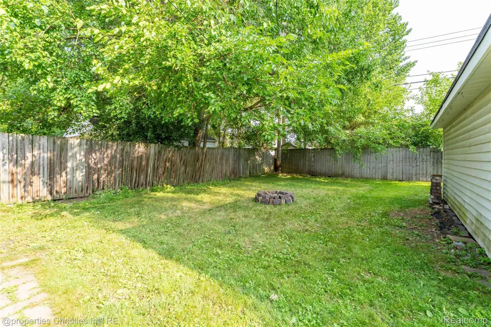 2424 Dallas Avenue Royal Oak City, MI 48067