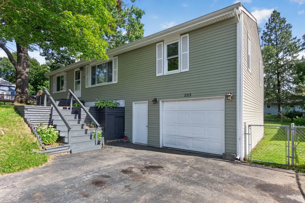 233 E Clark Street Summit Township, MI 49203