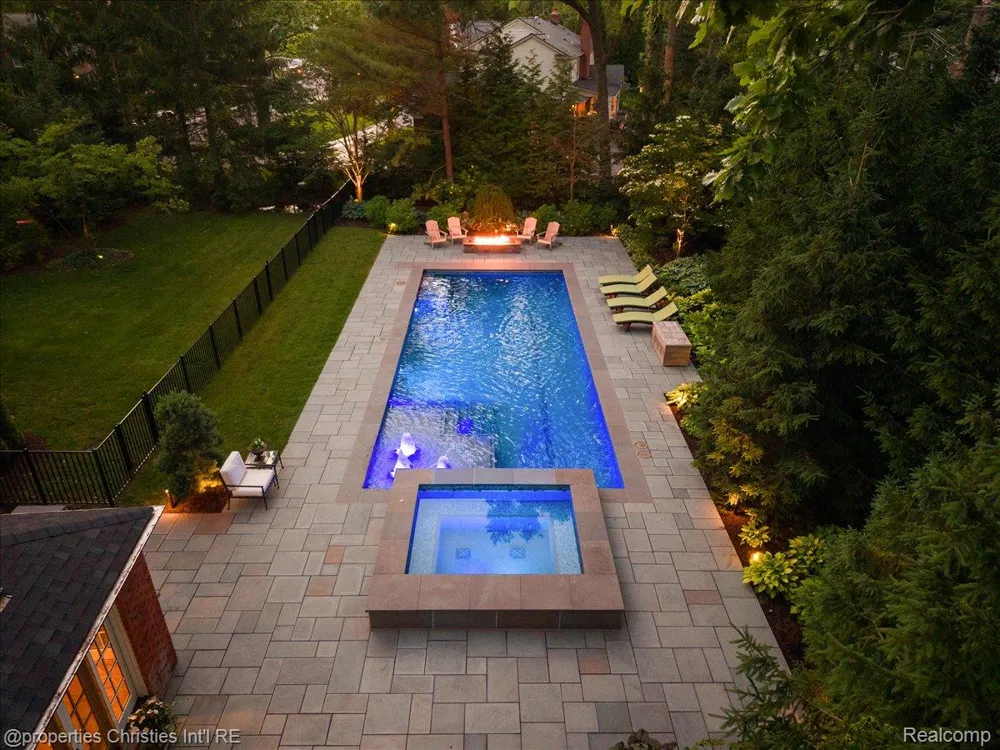 950 E Glengarry Circle Bloomfield Hills City, MI 48301