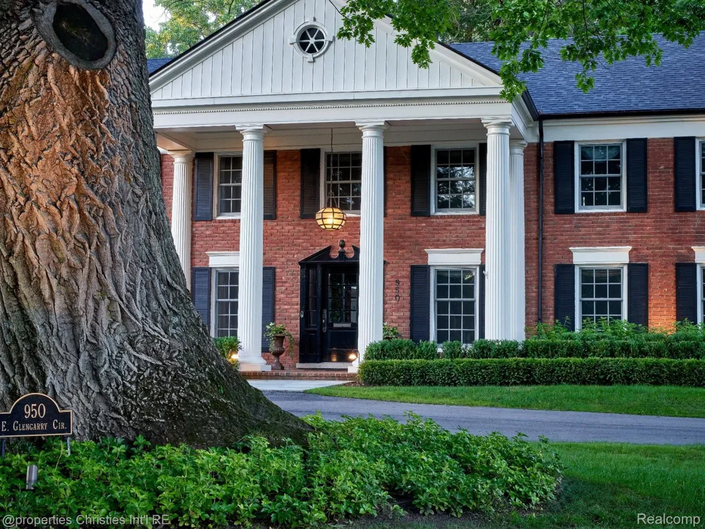 950 E Glengarry Circle Bloomfield Hills City, MI 48301