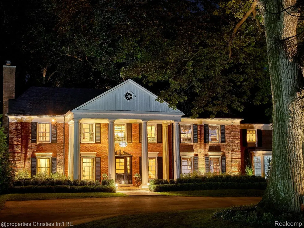 950 E Glengarry Circle Bloomfield Hills City, MI 48301