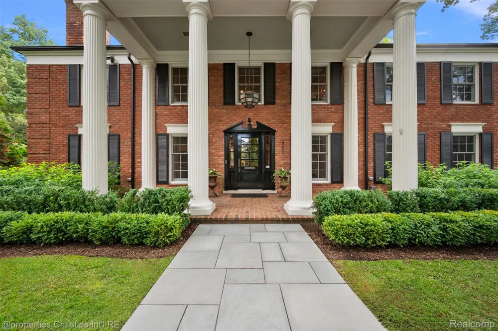 950 E Glengarry Circle Bloomfield Hills City, MI 48301