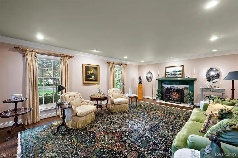 950 E Glengarry Circle Bloomfield Hills City, MI 48301