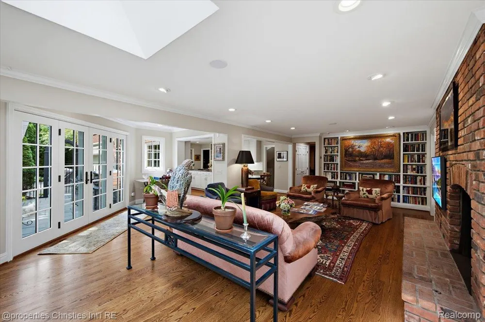 950 E Glengarry Circle Bloomfield Hills City, MI 48301