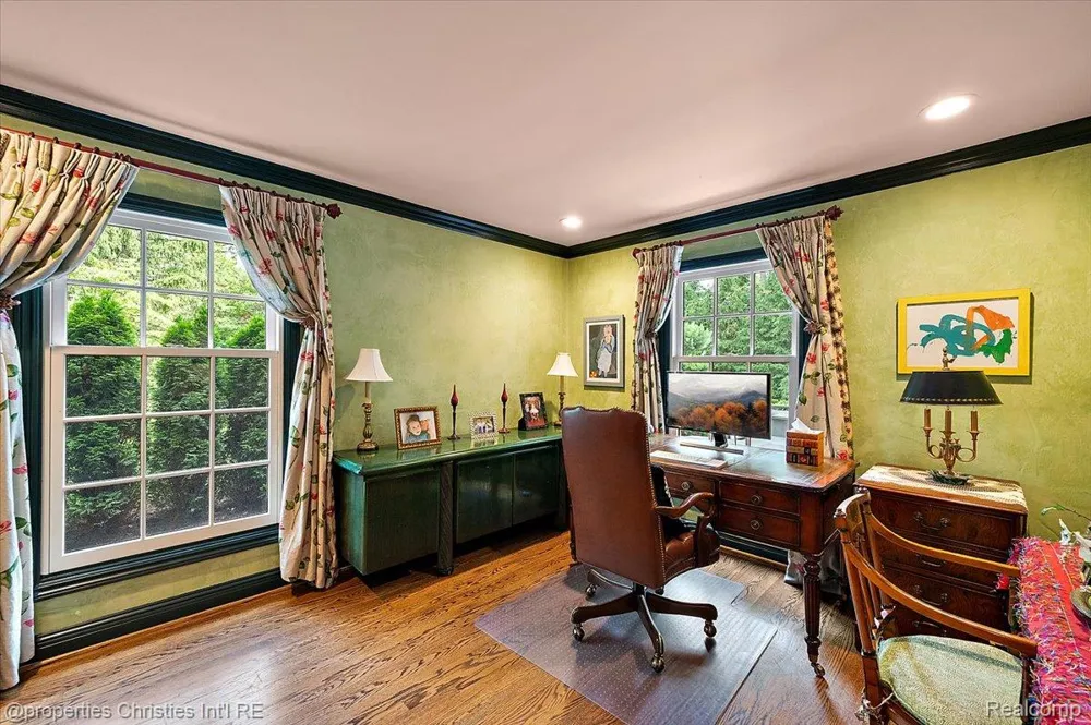 950 E Glengarry Circle Bloomfield Hills City, MI 48301
