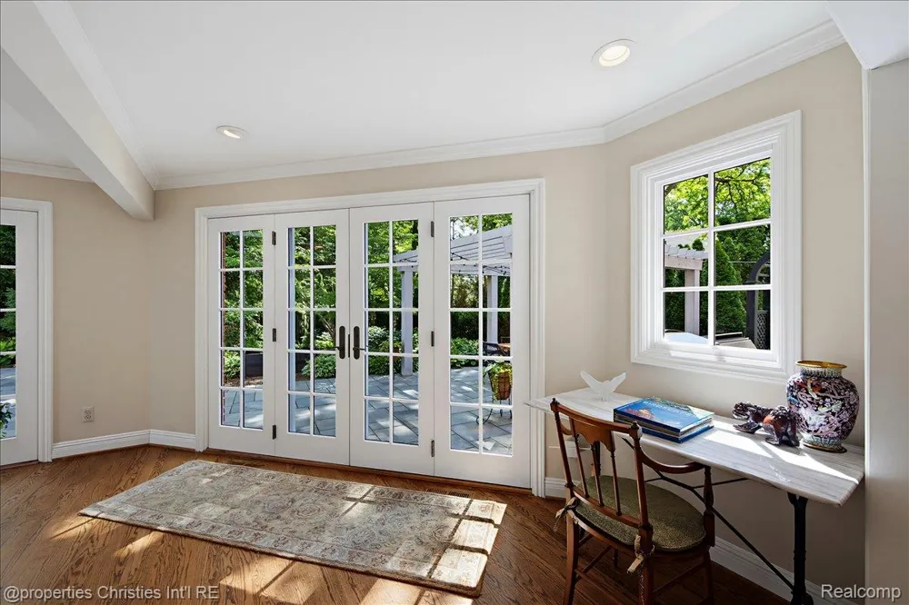 950 E Glengarry Circle Bloomfield Hills City, MI 48301
