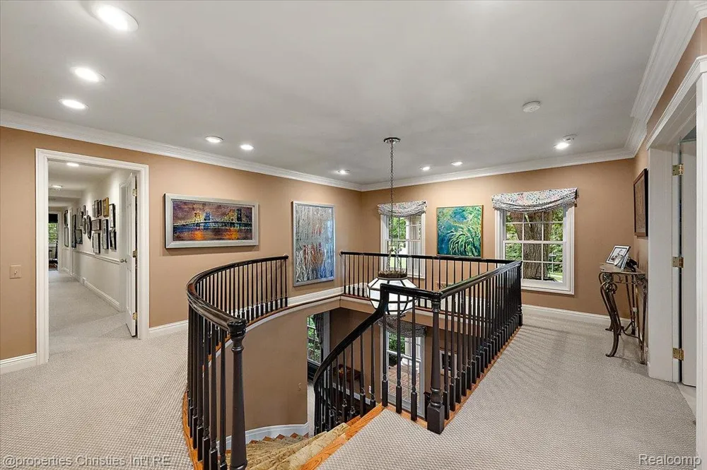 950 E Glengarry Circle Bloomfield Hills City, MI 48301